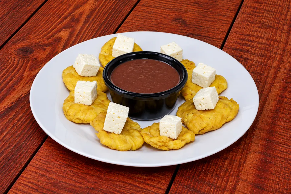 Tostones con Queso
